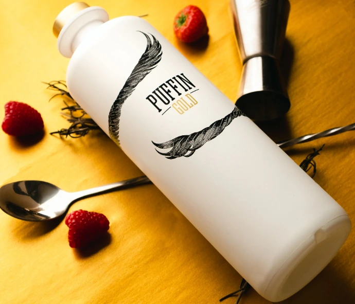 Puffin Gin Gold op basis van aardbei en framboos